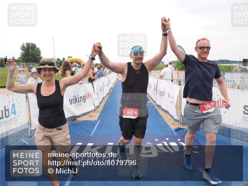 22.06.2025 - Viking Triathlon MichiJ http://msf.ph/oto/8079796 22.06.2025 15:56:34 Ziel 261, 647 meine-sportfotos.de