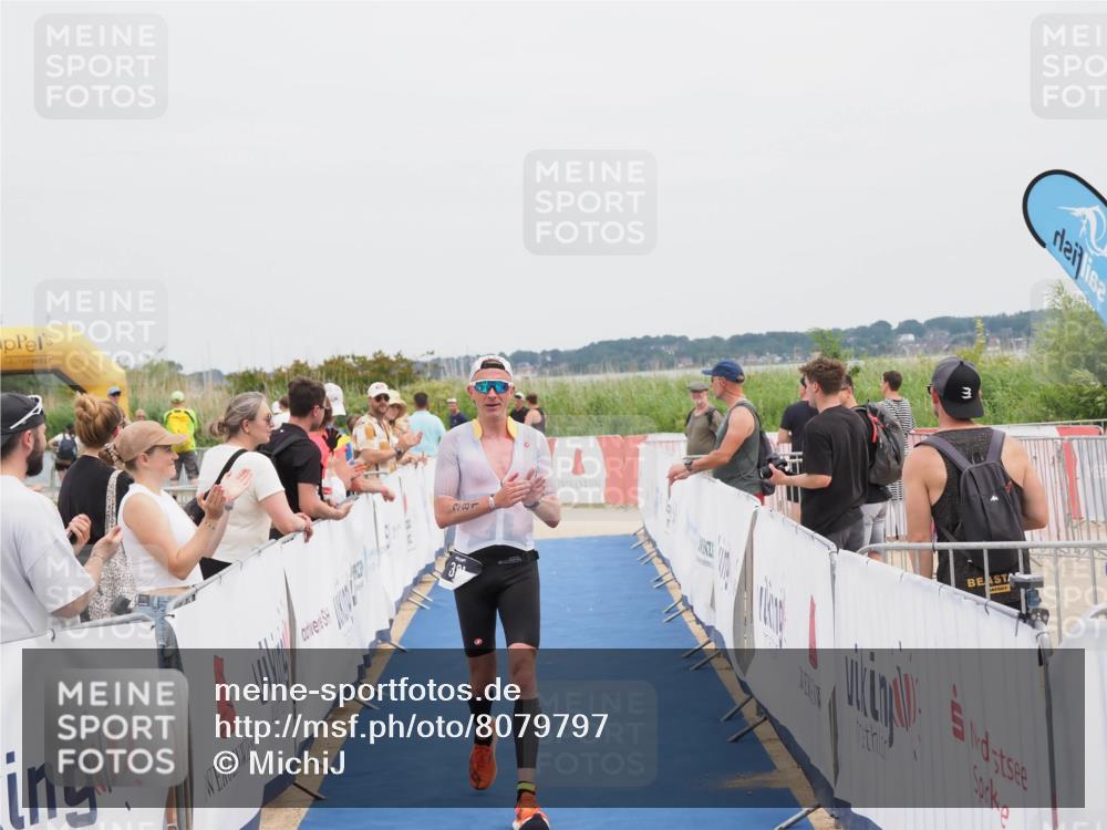 22.06.2025 - Viking Triathlon MichiJ http://msf.ph/oto/8079797 22.06.2025 14:39:59 Ziel 381 meine-sportfotos.de