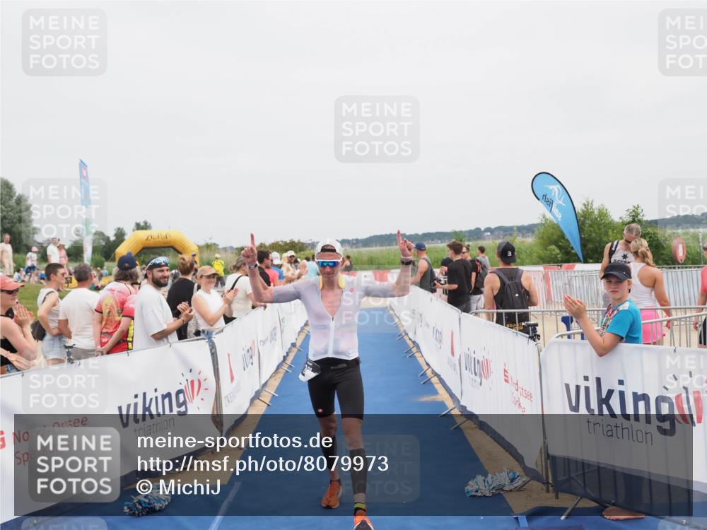 22.06.2025 - Viking Triathlon MichiJ http://msf.ph/oto/8079973 22.06.2025 14:40:01 Ziel 381 meine-sportfotos.de