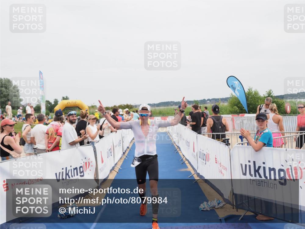 22.06.2025 - Viking Triathlon MichiJ http://msf.ph/oto/8079984 22.06.2025 14:40:01 Ziel 381 meine-sportfotos.de