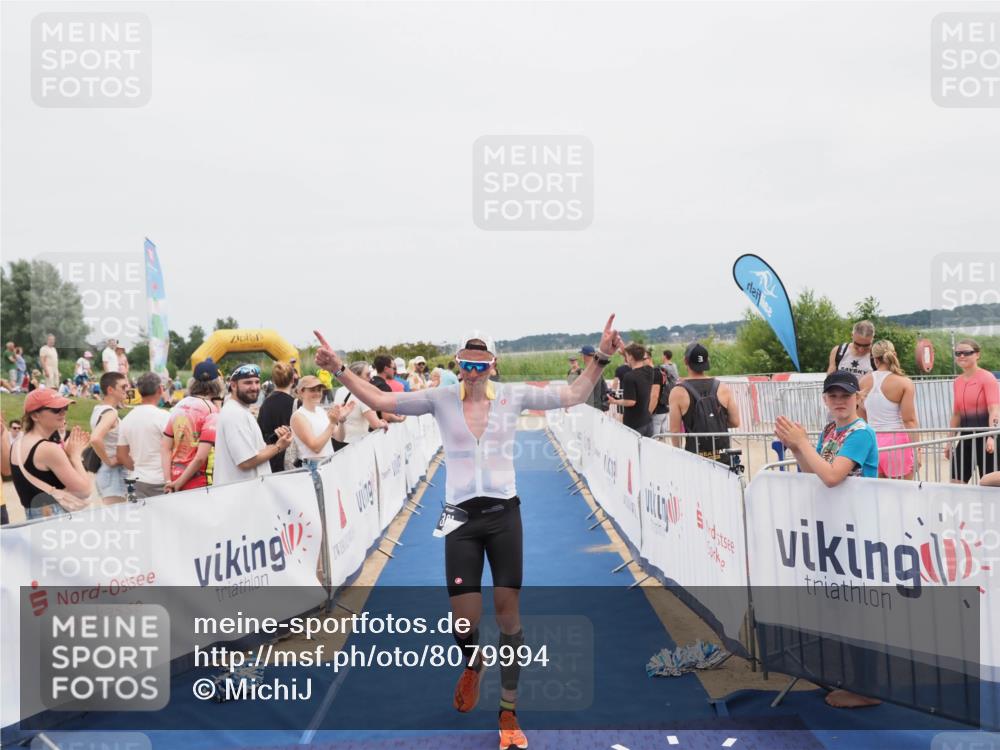 22.06.2025 - Viking Triathlon MichiJ http://msf.ph/oto/8079994 22.06.2025 14:40:01 Ziel 381 meine-sportfotos.de