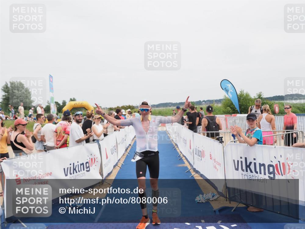 22.06.2025 - Viking Triathlon MichiJ http://msf.ph/oto/8080006 22.06.2025 14:40:01 Ziel 381 meine-sportfotos.de