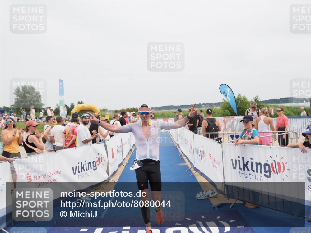 22.06.2025 - Viking Triathlon MichiJ http://msf.ph/oto/8080044 22.06.2025 14:40:01 Ziel 381 meine-sportfotos.de