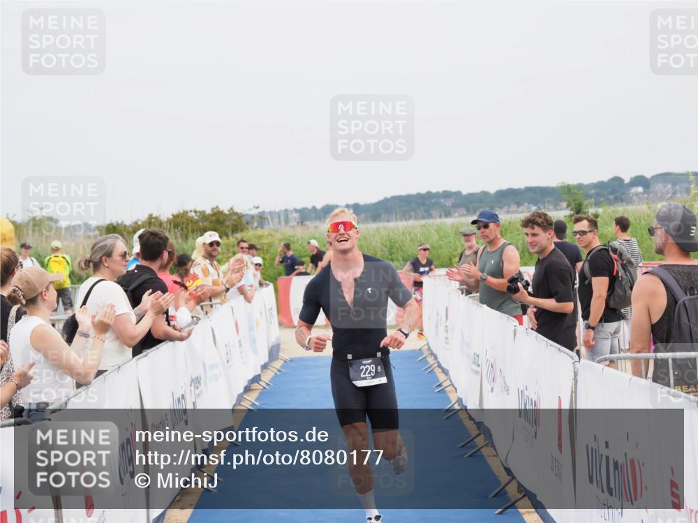 22.06.2025 - Viking Triathlon MichiJ http://msf.ph/oto/8080177 22.06.2025 14:40:08 Ziel 229 meine-sportfotos.de