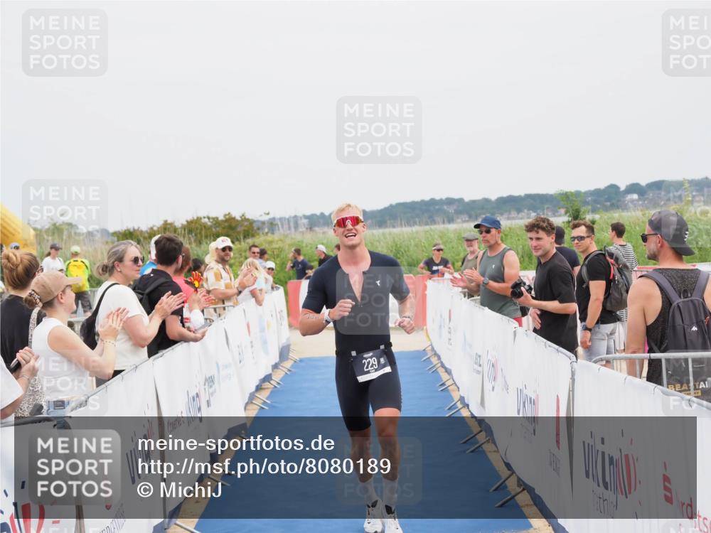 22.06.2025 - Viking Triathlon MichiJ http://msf.ph/oto/8080189 22.06.2025 14:40:08 Ziel 229 meine-sportfotos.de