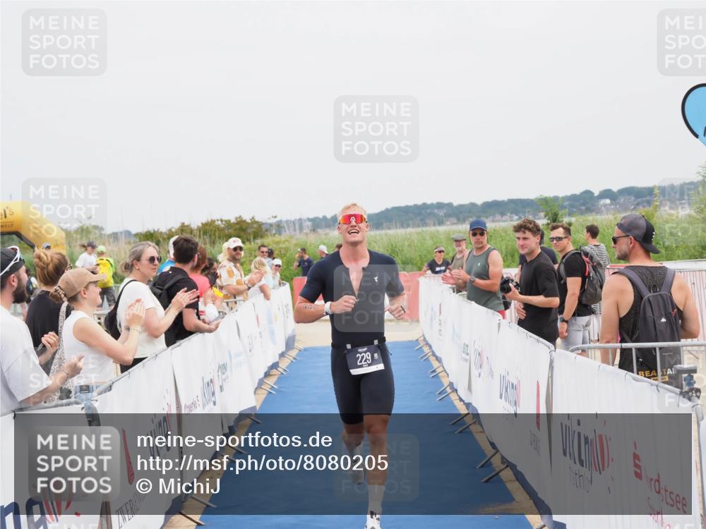 22.06.2025 - Viking Triathlon MichiJ http://msf.ph/oto/8080205 22.06.2025 14:40:08 Ziel 229 meine-sportfotos.de