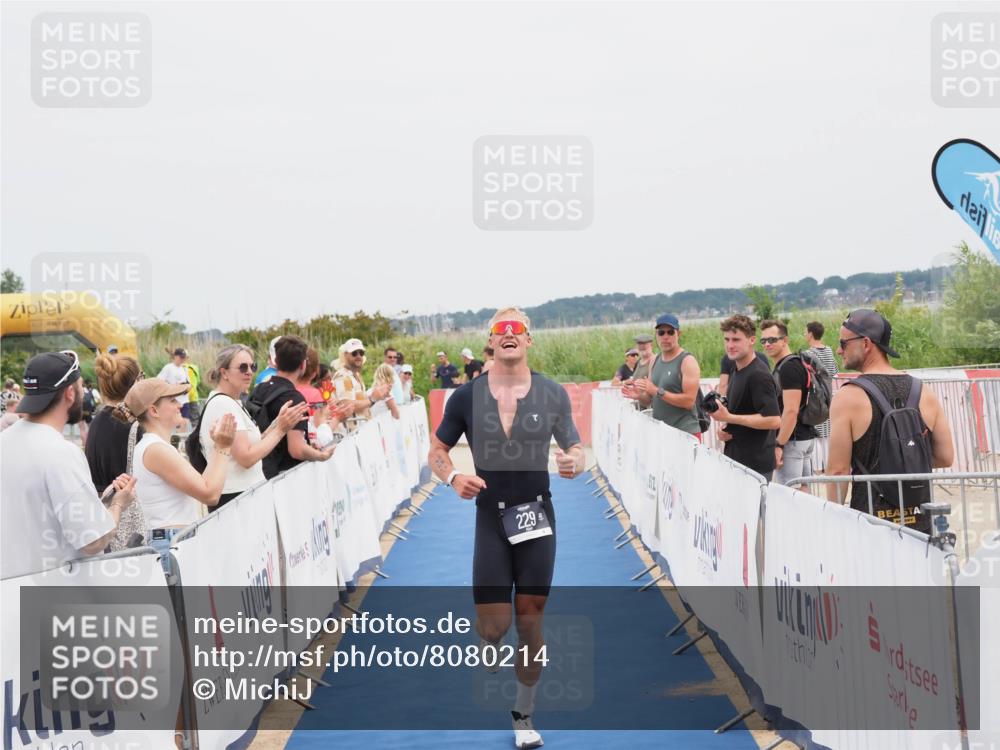 22.06.2025 - Viking Triathlon MichiJ http://msf.ph/oto/8080214 22.06.2025 14:40:08 Ziel 229 meine-sportfotos.de