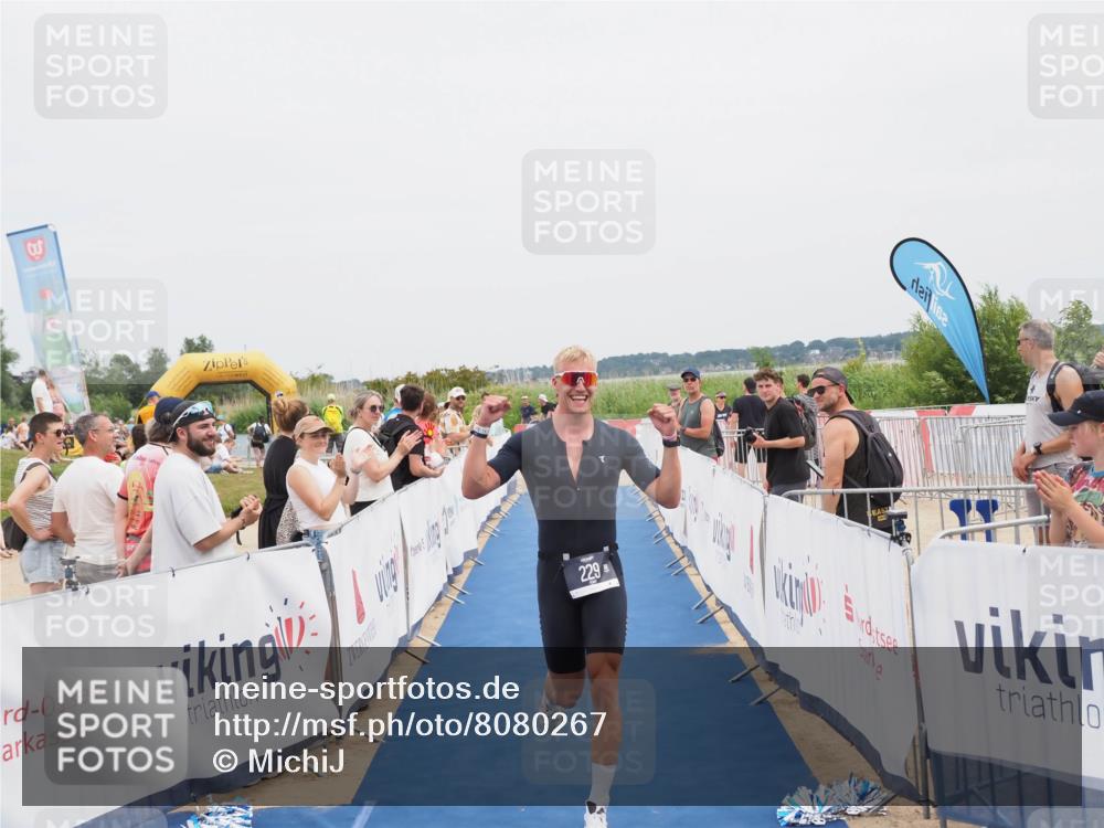 22.06.2025 - Viking Triathlon MichiJ http://msf.ph/oto/8080267 22.06.2025 14:40:09 Ziel 229 meine-sportfotos.de