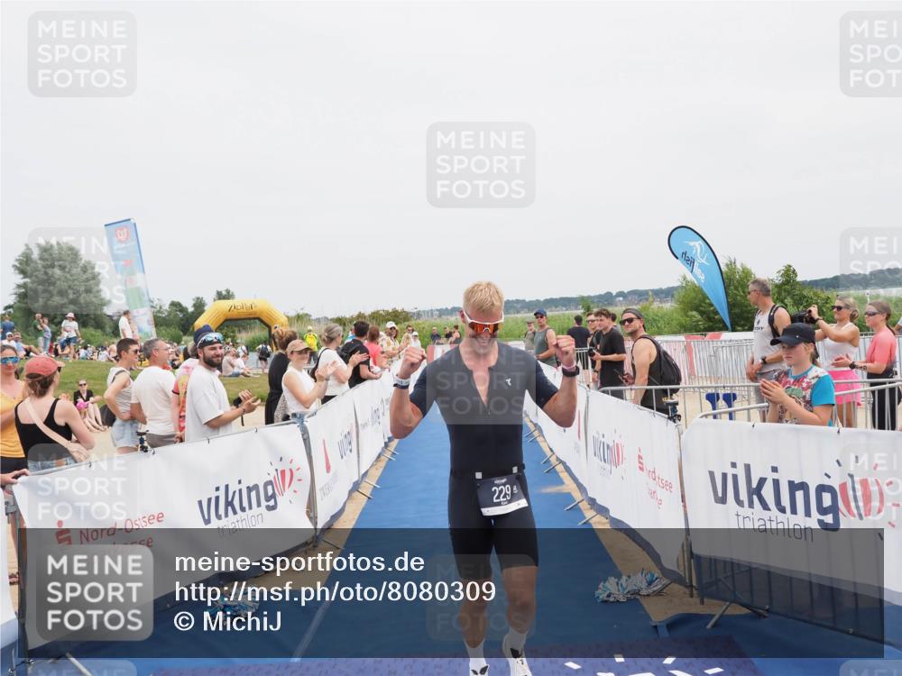 22.06.2025 - Viking Triathlon MichiJ http://msf.ph/oto/8080309 22.06.2025 14:40:09 Ziel 229 meine-sportfotos.de