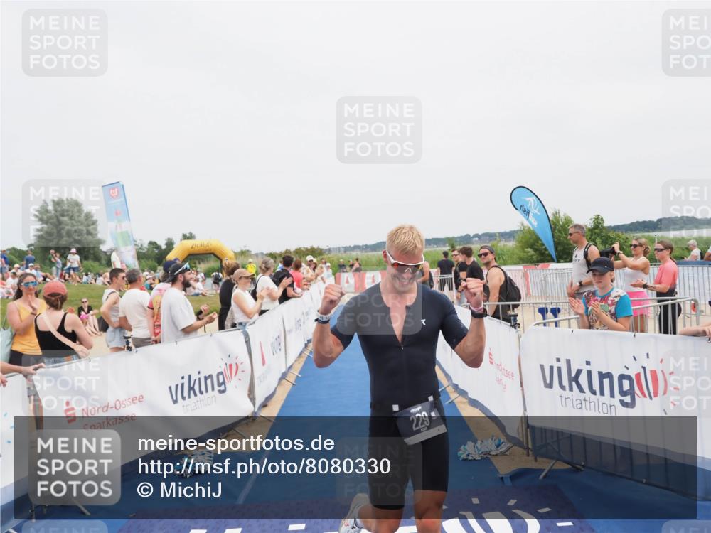 22.06.2025 - Viking Triathlon MichiJ http://msf.ph/oto/8080330 22.06.2025 14:40:10 Ziel 229 meine-sportfotos.de
