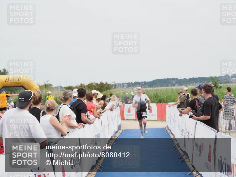 22.06.2025 - Viking Triathlon MichiJ http://msf.ph/oto/8080412 22.06.2025 14:40:40 Ziel 444 meine-sportfotos.de