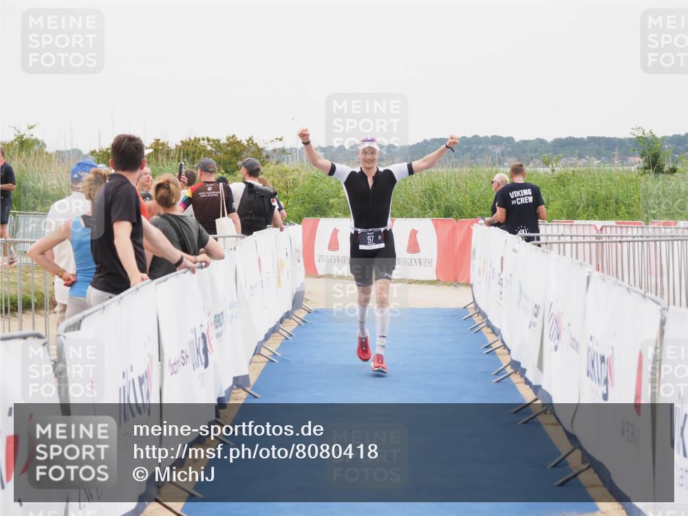 22.06.2025 - Viking Triathlon MichiJ http://msf.ph/oto/8080418 22.06.2025 16:09:57 Ziel 97 meine-sportfotos.de