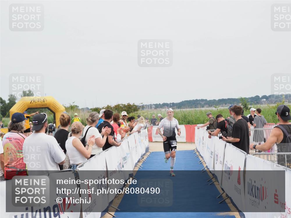 22.06.2025 - Viking Triathlon MichiJ http://msf.ph/oto/8080490 22.06.2025 14:40:41 Ziel 444 meine-sportfotos.de