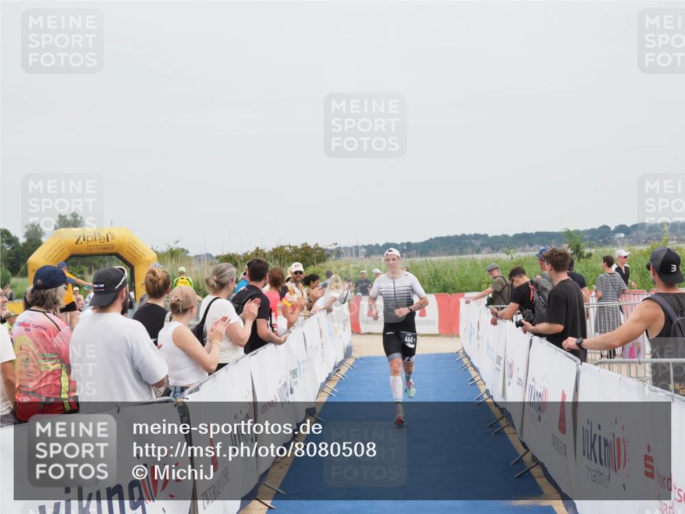 22.06.2025 - Viking Triathlon MichiJ http://msf.ph/oto/8080508 22.06.2025 14:40:41 Ziel 444 meine-sportfotos.de