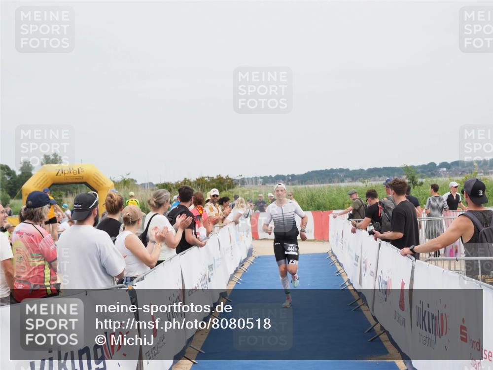 22.06.2025 - Viking Triathlon MichiJ http://msf.ph/oto/8080518 22.06.2025 14:40:41 Ziel 444 meine-sportfotos.de
