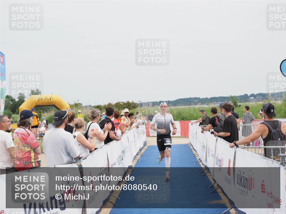 22.06.2025 - Viking Triathlon MichiJ http://msf.ph/oto/8080540 22.06.2025 14:40:41 Ziel 444 meine-sportfotos.de