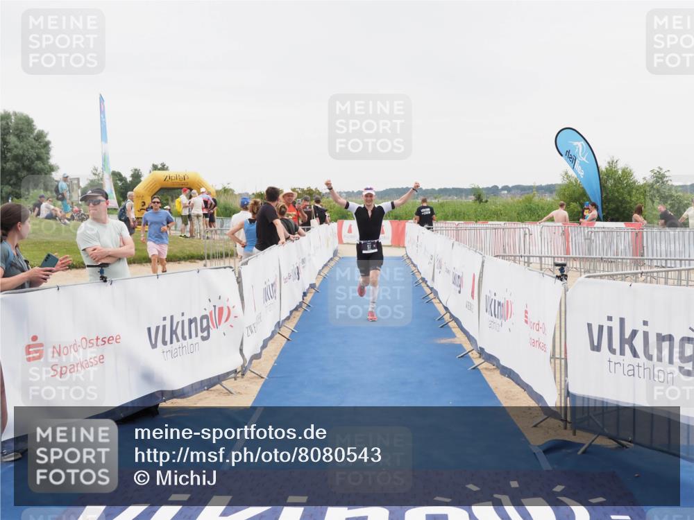 22.06.2025 - Viking Triathlon MichiJ http://msf.ph/oto/8080543 22.06.2025 16:09:59 Ziel 97 meine-sportfotos.de