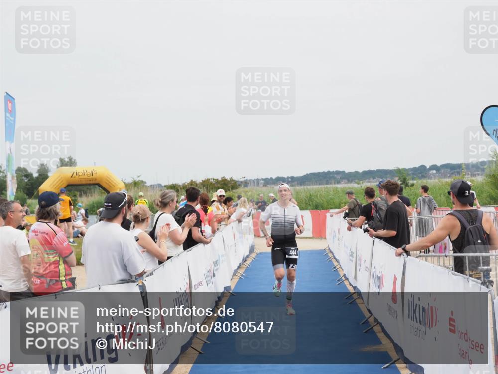 22.06.2025 - Viking Triathlon MichiJ http://msf.ph/oto/8080547 22.06.2025 14:40:42 Ziel 444 meine-sportfotos.de