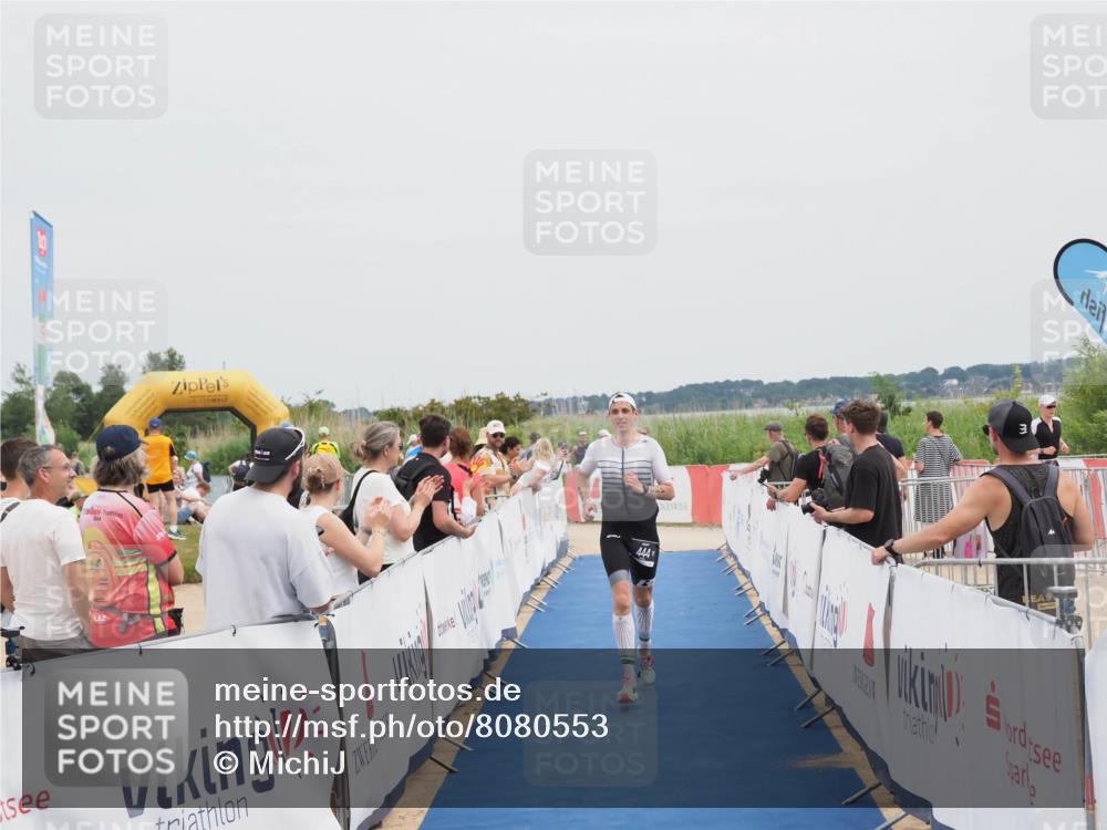 22.06.2025 - Viking Triathlon MichiJ http://msf.ph/oto/8080553 22.06.2025 14:40:42 Ziel 444 meine-sportfotos.de