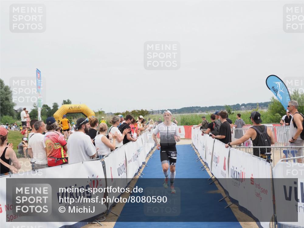 22.06.2025 - Viking Triathlon MichiJ http://msf.ph/oto/8080590 22.06.2025 14:40:42 Ziel 444 meine-sportfotos.de
