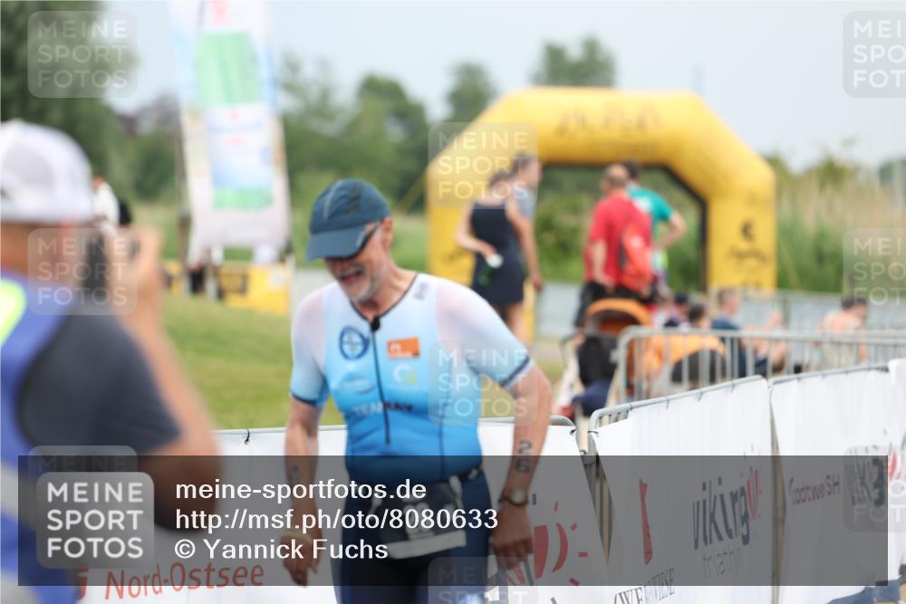 22.06.2025 - Viking Triathlon Yannick Fuchs http://msf.ph/oto/8080633 22.06.2025 16:59:21 Ziel 26 meine-sportfotos.de