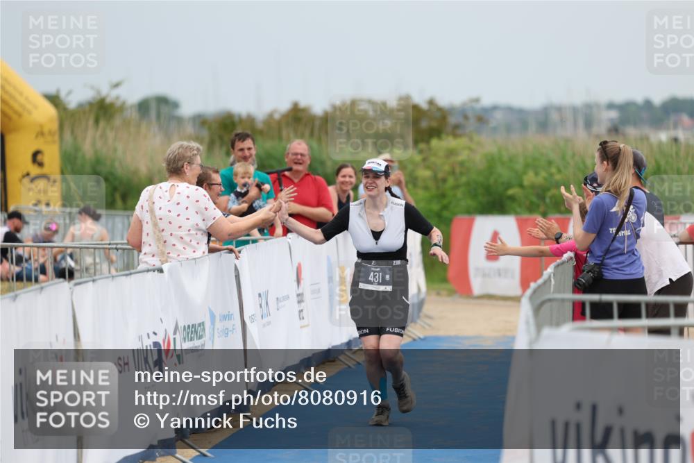 22.06.2025 - Viking Triathlon Yannick Fuchs http://msf.ph/oto/8080916 22.06.2025 17:05:42 Ziel 431 meine-sportfotos.de