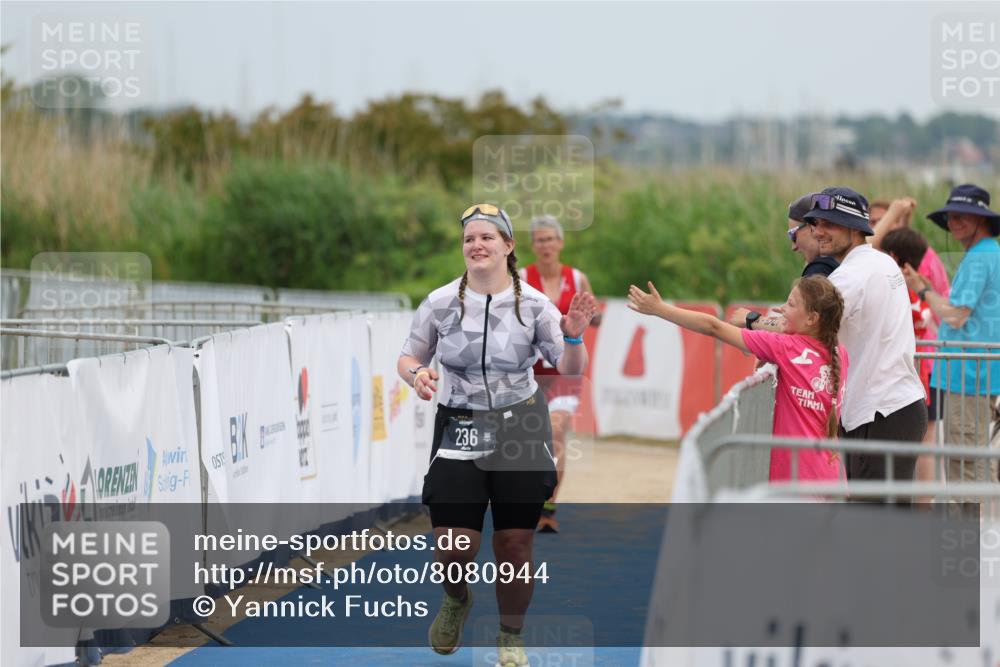 22.06.2025 - Viking Triathlon Yannick Fuchs http://msf.ph/oto/8080944 22.06.2025 17:07:18 Ziel 236 meine-sportfotos.de