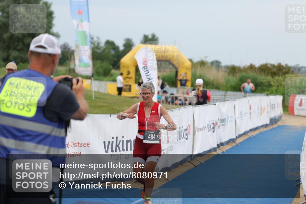 22.06.2025 - Viking Triathlon Yannick Fuchs http://msf.ph/oto/8080971 22.06.2025 17:07:26 Ziel 236, 484 meine-sportfotos.de