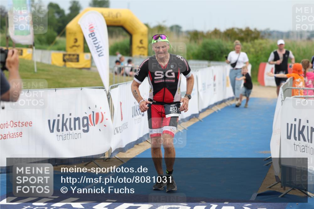 22.06.2025 - Viking Triathlon Yannick Fuchs http://msf.ph/oto/8081031 22.06.2025 17:09:42 Ziel 493 meine-sportfotos.de