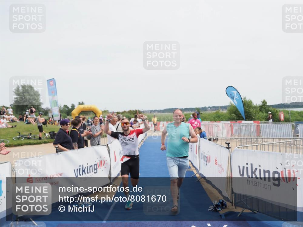 22.06.2025 - Viking Triathlon MichiJ http://msf.ph/oto/8081670 22.06.2025 14:27:24 Ziel 652 meine-sportfotos.de