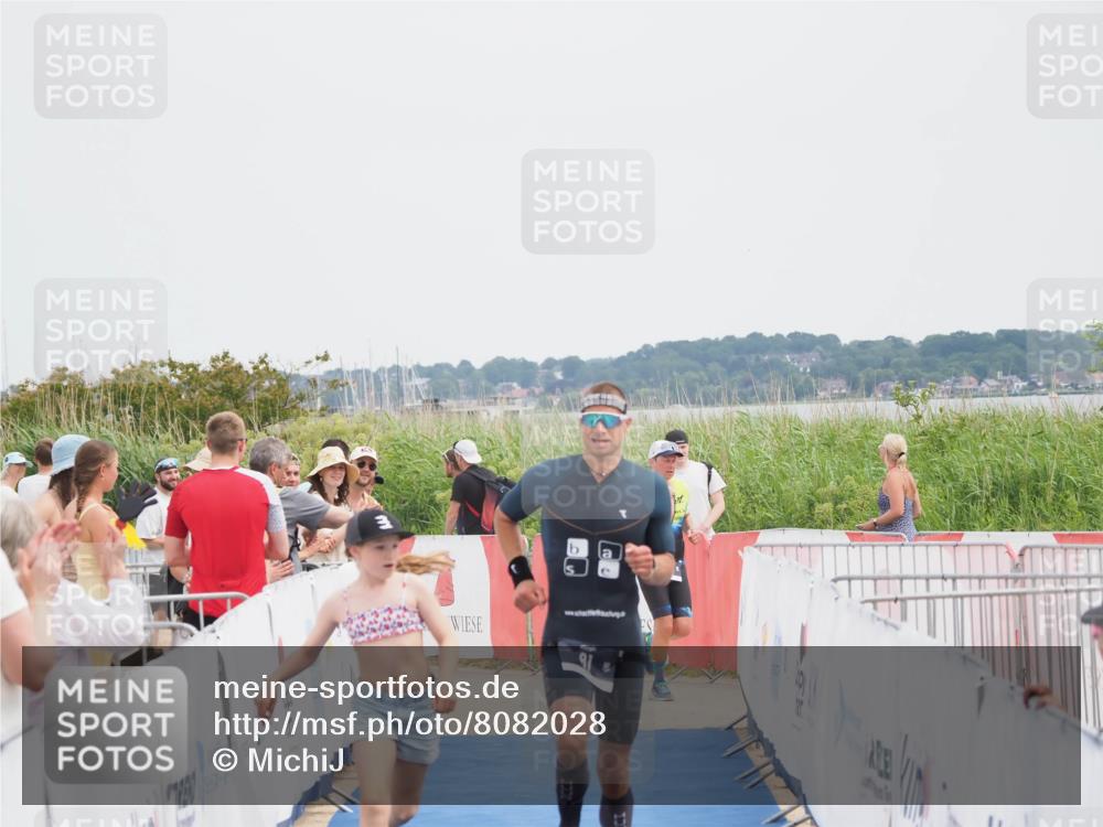 22.06.2025 - Viking Triathlon MichiJ http://msf.ph/oto/8082028 22.06.2025 14:30:34 Ziel 81 meine-sportfotos.de