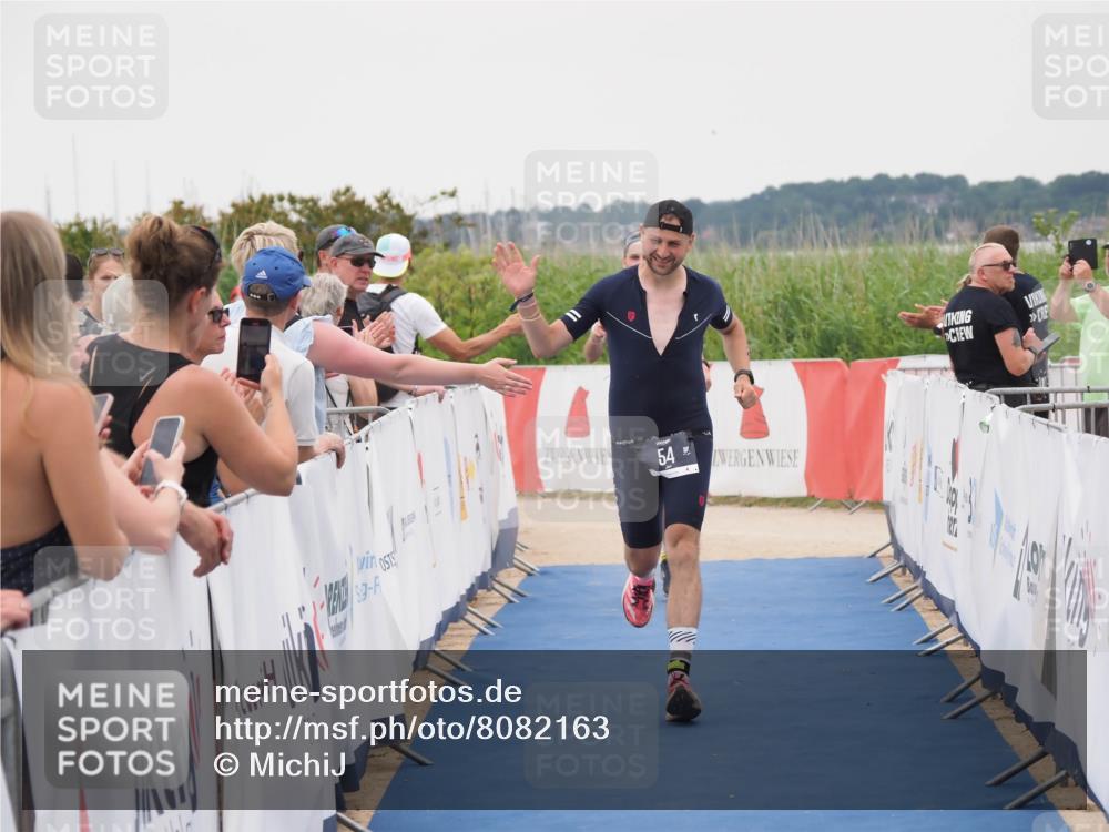 22.06.2025 - Viking Triathlon MichiJ http://msf.ph/oto/8082163 22.06.2025 16:01:07 Ziel 54, 378 meine-sportfotos.de