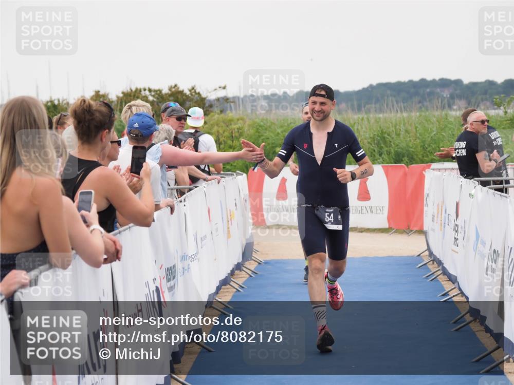 22.06.2025 - Viking Triathlon MichiJ http://msf.ph/oto/8082175 22.06.2025 16:01:08 Ziel 54, 378 meine-sportfotos.de