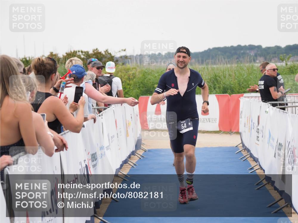 22.06.2025 - Viking Triathlon MichiJ http://msf.ph/oto/8082181 22.06.2025 16:01:08 Ziel 54, 378 meine-sportfotos.de