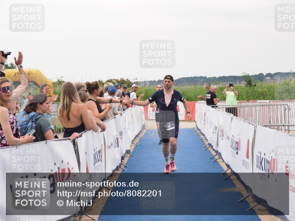 22.06.2025 - Viking Triathlon MichiJ http://msf.ph/oto/8082201 22.06.2025 16:01:09 Ziel 54, 378 meine-sportfotos.de