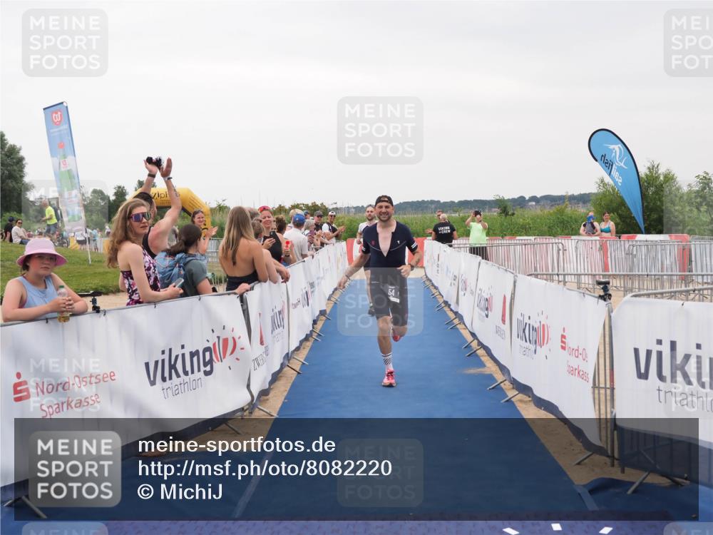 22.06.2025 - Viking Triathlon MichiJ http://msf.ph/oto/8082220 22.06.2025 16:01:09 Ziel 54, 378 meine-sportfotos.de