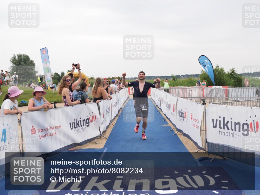 22.06.2025 - Viking Triathlon MichiJ http://msf.ph/oto/8082234 22.06.2025 16:01:10 Ziel 54, 378 meine-sportfotos.de