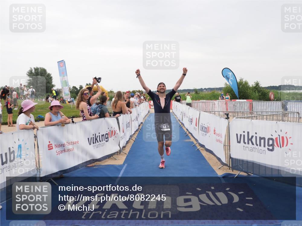 22.06.2025 - Viking Triathlon MichiJ http://msf.ph/oto/8082245 22.06.2025 16:01:10 Ziel 54, 378 meine-sportfotos.de
