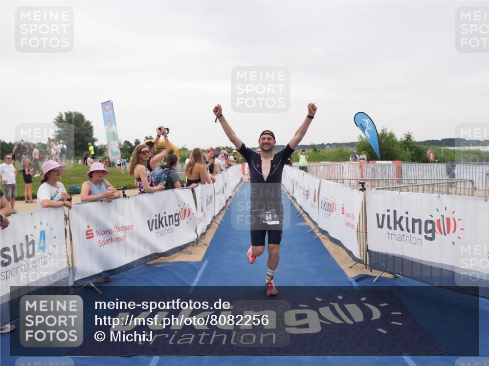 22.06.2025 - Viking Triathlon MichiJ http://msf.ph/oto/8082256 22.06.2025 16:01:11 Ziel 54, 378 meine-sportfotos.de