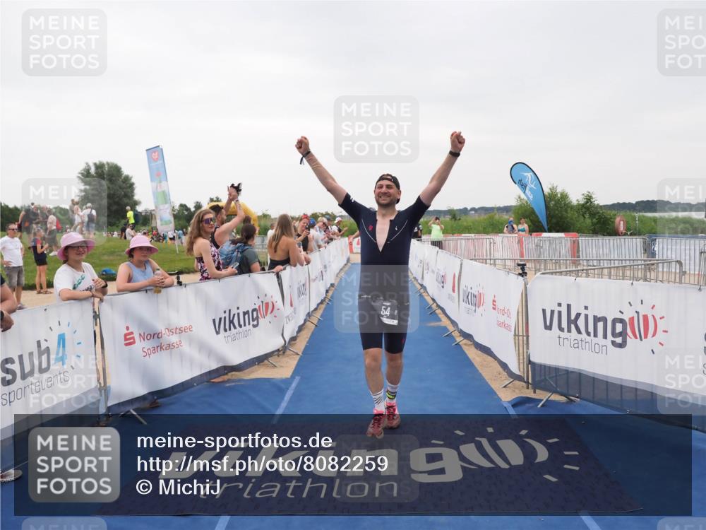 22.06.2025 - Viking Triathlon MichiJ http://msf.ph/oto/8082259 22.06.2025 16:01:11 Ziel 54, 378 meine-sportfotos.de