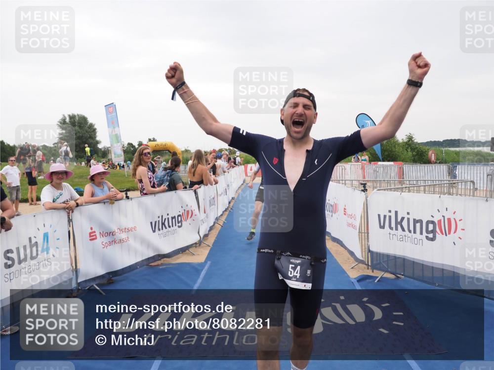 22.06.2025 - Viking Triathlon MichiJ http://msf.ph/oto/8082281 22.06.2025 16:01:11 Ziel 54, 378 meine-sportfotos.de