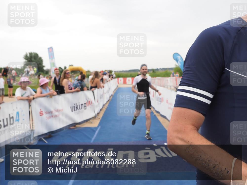 22.06.2025 - Viking Triathlon MichiJ http://msf.ph/oto/8082288 22.06.2025 16:01:12 Ziel 54, 378 meine-sportfotos.de