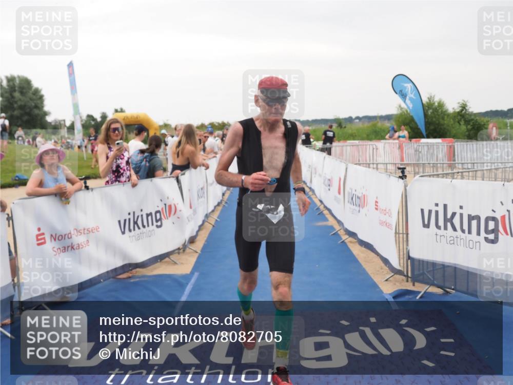 22.06.2025 - Viking Triathlon MichiJ http://msf.ph/oto/8082705 22.06.2025 16:01:38 Ziel 543 meine-sportfotos.de
