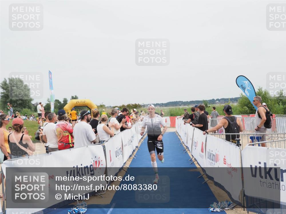 22.06.2025 - Viking Triathlon MichiJ http://msf.ph/oto/8083380 22.06.2025 14:40:43 Ziel 444 meine-sportfotos.de