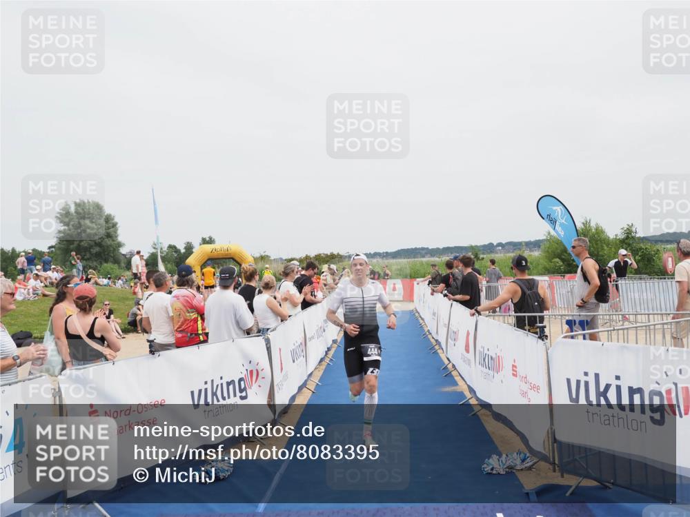 22.06.2025 - Viking Triathlon MichiJ http://msf.ph/oto/8083395 22.06.2025 14:40:43 Ziel 444 meine-sportfotos.de
