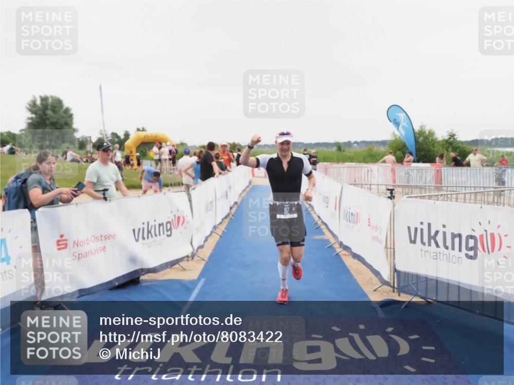 22.06.2025 - Viking Triathlon MichiJ http://msf.ph/oto/8083422 22.06.2025 16:10:01 Ziel 97 meine-sportfotos.de