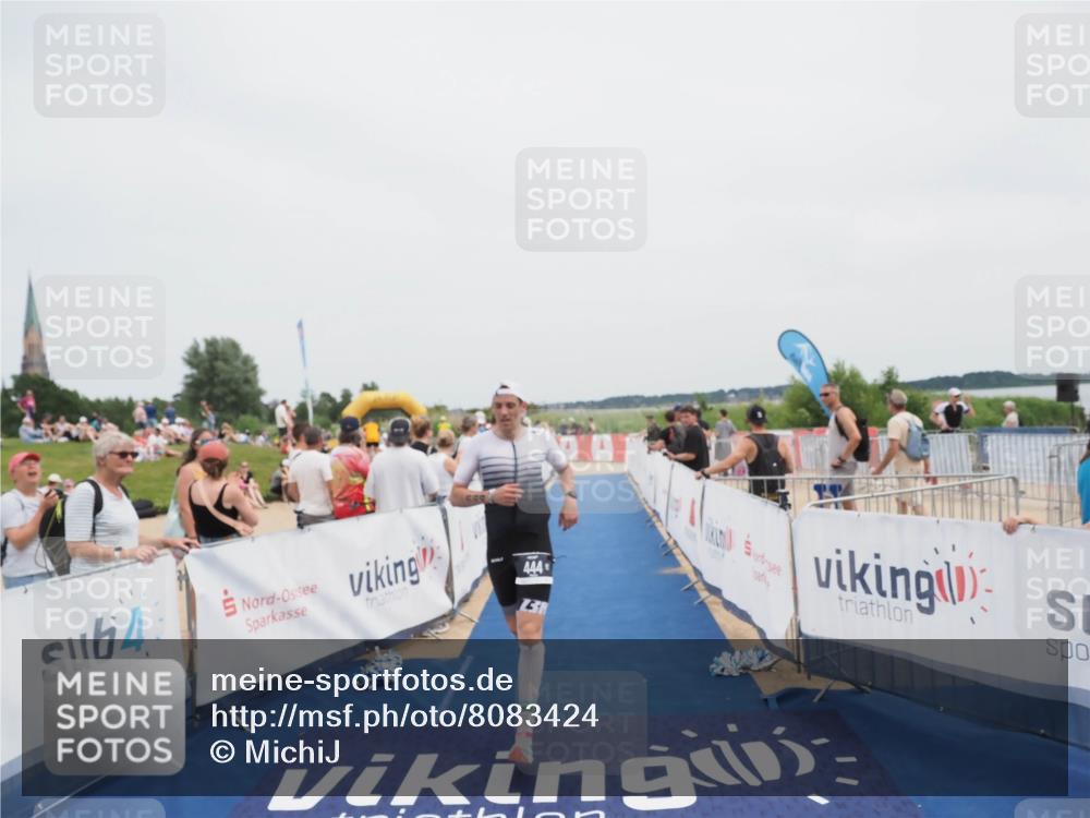 22.06.2025 - Viking Triathlon MichiJ http://msf.ph/oto/8083424 22.06.2025 14:40:44 Ziel 444 meine-sportfotos.de
