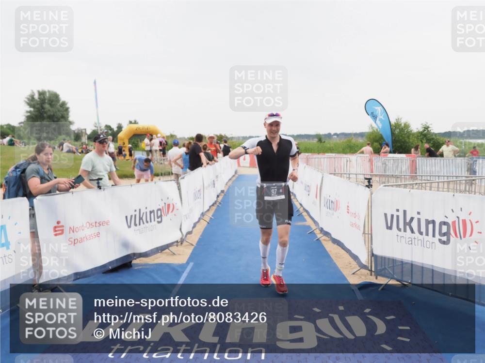 22.06.2025 - Viking Triathlon MichiJ http://msf.ph/oto/8083426 22.06.2025 16:10:01 Ziel 97 meine-sportfotos.de