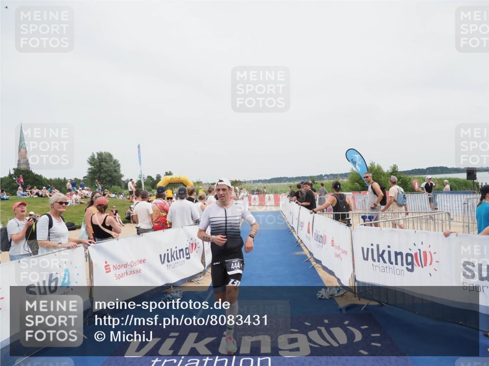 22.06.2025 - Viking Triathlon MichiJ http://msf.ph/oto/8083431 22.06.2025 14:40:44 Ziel 444 meine-sportfotos.de