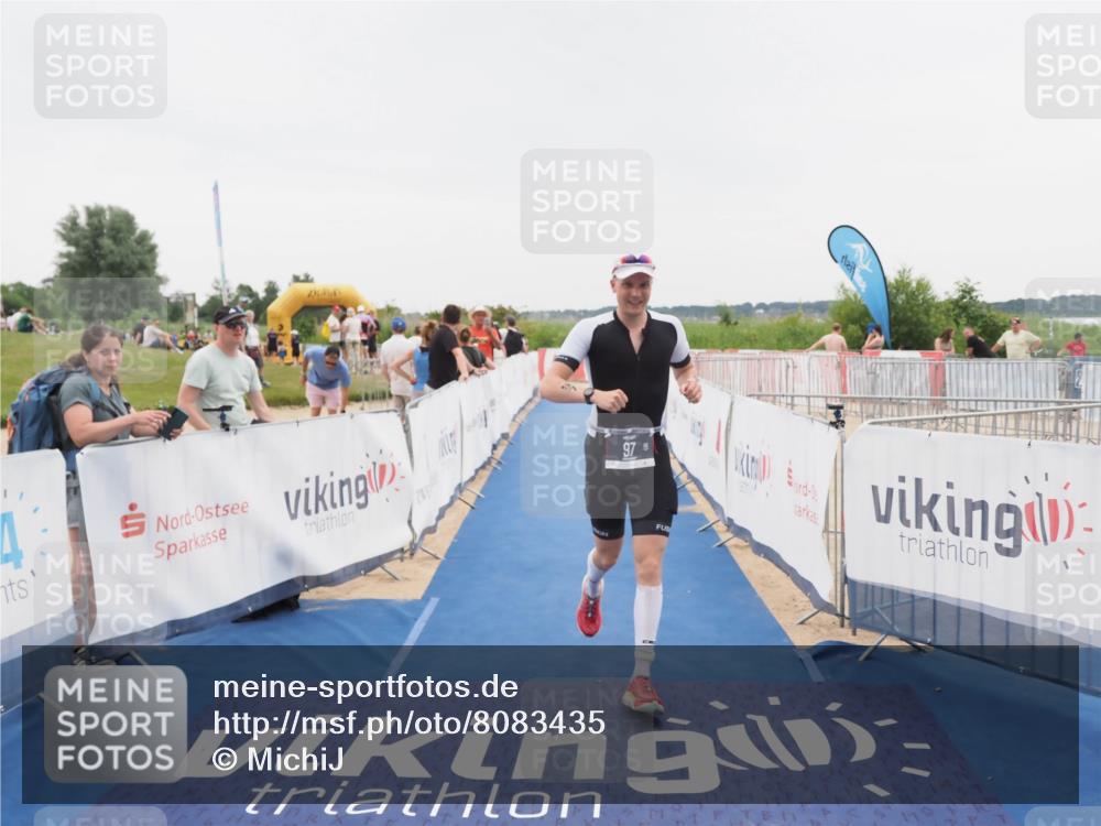 22.06.2025 - Viking Triathlon MichiJ http://msf.ph/oto/8083435 22.06.2025 16:10:01 Ziel 97 meine-sportfotos.de
